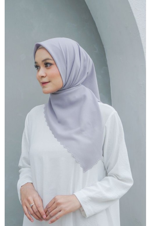 Hijab Segi 4 Lasercut Curly Grey